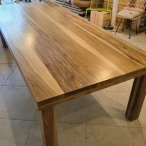 Mesa rectangular de madera petiribí con base de madera