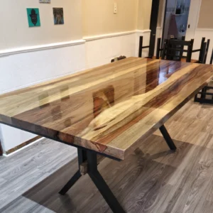 Mesa Guayubira con base Y laqueado especial