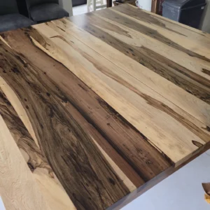 Mesa Guayubira cuadrada