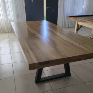 Mesa Petiribí con regrueso y base trapezoidal